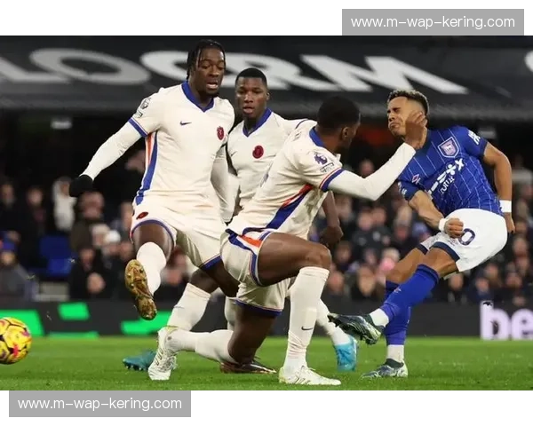 纽卡斯尔控球数据占优但防守转换缓慢，雅各布梅开二度难救主